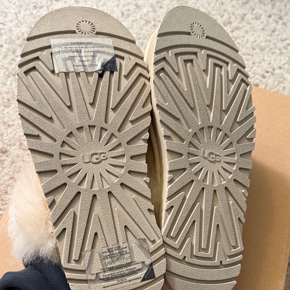 SOLD—-UGG Women's Disquette Shoes - Picture 3 of 4